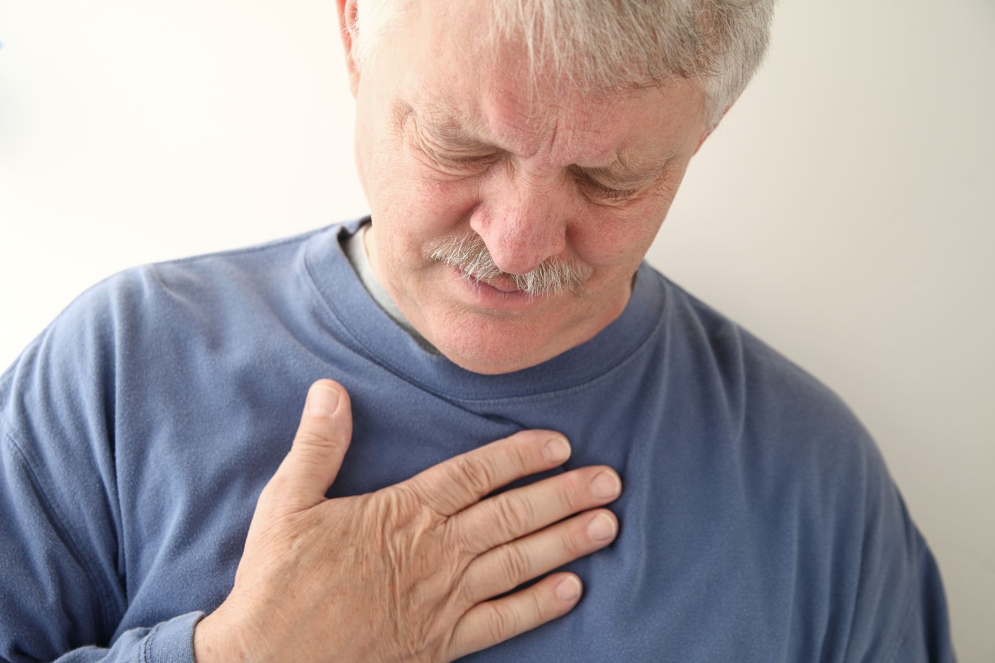 zantac-older-man-with-heartburn-pain